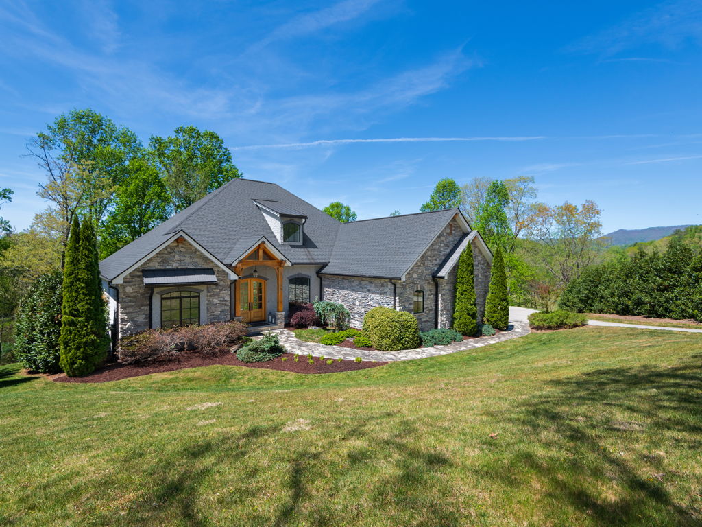Lush green lawn with panoramic ridge views and mountain backdrop